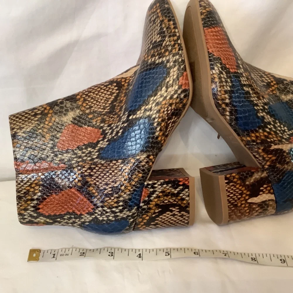 NWT Bamboo animal print‎ ankle boots snake print size 5.5